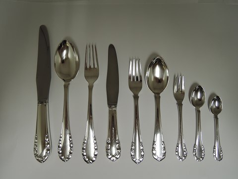 Georg Jensen
Silver (830)
Rose
12 persons cutlery