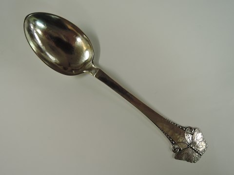 Butterfly
Silver (830)
dessert spoon