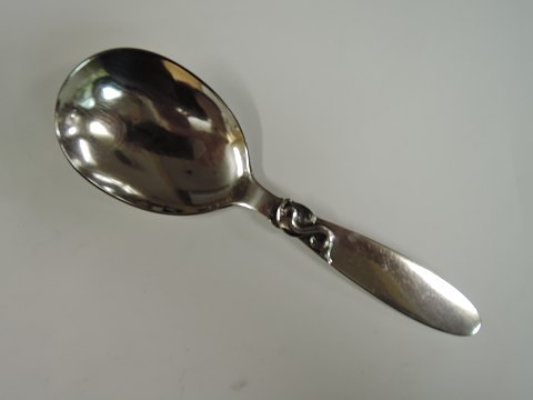 Dolphin
Silver (830)
Serving spoon