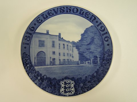 Royal Copenhagen
Commemorative Plate
# 162
Army College of Students plate