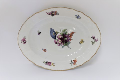 Royal Copenhagen. Saksisk blomst. Ovalt fad. Model 4-1555. Længde 31,5 cm. 
Bredde 24,5 cm. Produceret før 1890. (1 sortering)