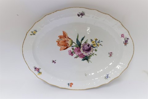 Royal Copenhagen. Saxon flower. Oval dish. Model 4-1558. Length 44 cm. Width 33 
cm. Produced before 1923. (1 quality)