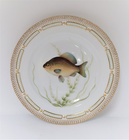 Royal Copenhagen. Fauna Danica. Fish Plate. Dinner plate. Model # 19 - 3549. 
Diameter 25 cm. (1 quality). Cyprinus carassius