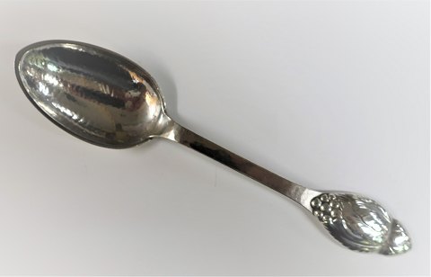 Evald Nielsen sølvbestik no. 6. Sølv (830). Dessertske. Længde 18,2 cm.
