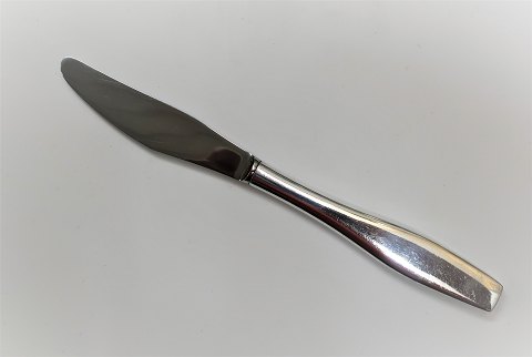Hans Hansen. Silver cutlery. Sterling. Charlotte. Lunch knife. Length 19 cm. 
There are 12 pieces in stock. The price is per piece.
