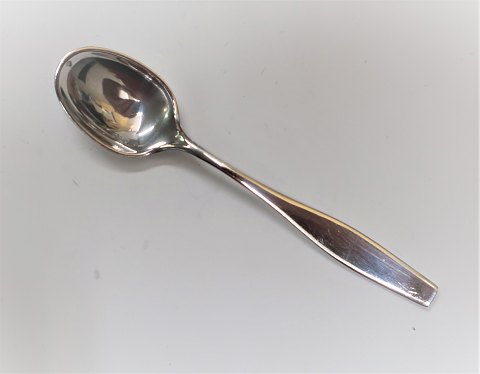 Hans Hansen. Silver cutlery. Sterling. Charlotte. Coffee Spoon. Length 12 cm. 
There are 12 pieces in stock. The price is per piece.