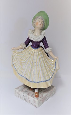Royal Copenhagen. Figure. Elegant woman. Model 1396. Height 21 cm. There are 
small chips on the lace edge. (1 quality)