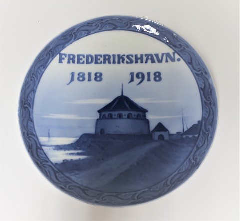 Royal Copenhagen. Mindeplatte #177. Frederikshavn. Krudttårnet. 1918. Diameter 
20 cm.