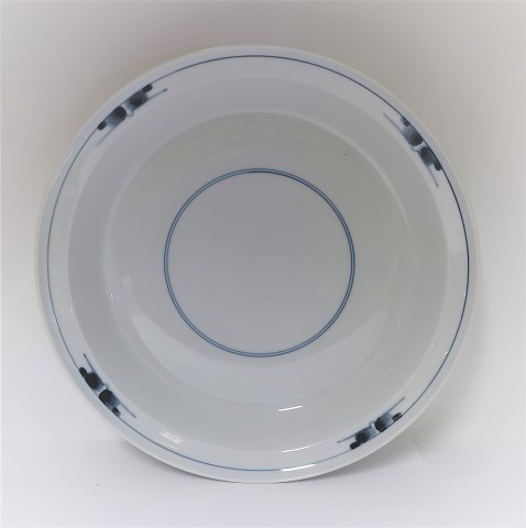 Royal Copenhagen. Gemina. Design Gertrud Vasegaard. Large round bowl. Model 
14605. Diameter 32 cm. (1 sorting).