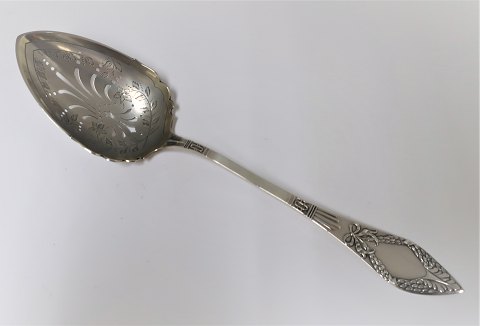 Sølv jordbærske (830). Længde 27 cm. Produceret 1907