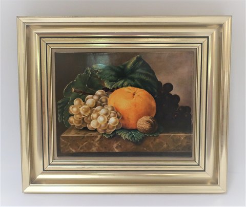 Bing & Gröndahl. Porzellanmalerei. Design von J.L. Jensen. Die Früchte (1833). 
Größe inklusive Rahmen, 40 * 34 cm. Produziert 7500 Stück. Dies hat die Nummer 
756