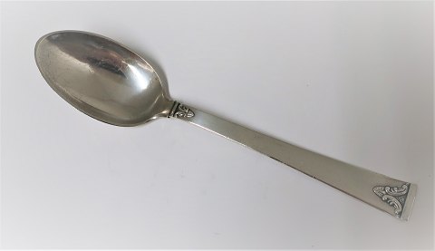 Dan. Horsens Besteckfabrik. Silberbesteck (830). Dessertlöffel. Länge 17 cm. Es 
sind 6 Stück auf Lager. Der Preis ist pro Stück.