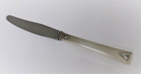 Dan. Horsens sølvvarefabrik. Sølvbestik (830). Frugtkniv. Længde 17 cm. Der er 6 
styk på lager. Prisen er per styk.