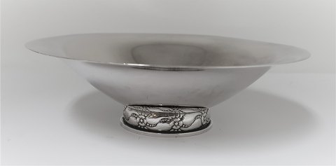 Evald Nielsen. Sølvskål på fod (925). Diameter 17 cm. Højde 5 cm.