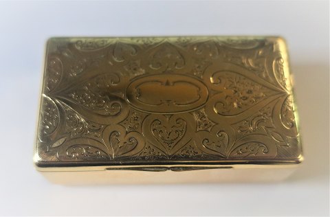 Albert Telemack Drebolt. Guldæske i 14K (585). Længde 6 cm. Bredde 3,5 cm. Produceret ca. 1840 - 1860. Vægt 44 gram.
