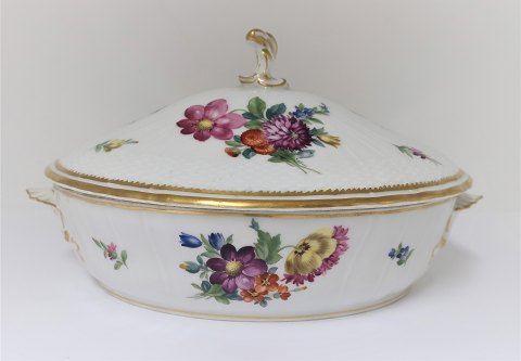 Royal Copenhagen. Saxon flower. Oval lidded dish. Model 1702. Length 27 cm (1 
quality)