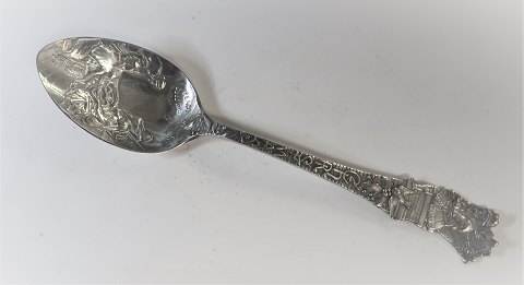 Christmas spoon in sterling silver (925). Santa Claus on his way down the 
chimney. Length 14.7 cm.