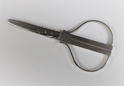 Grape scissors sterling (925) by Axel Holm, Copenhagen. Length 13.8 cm.