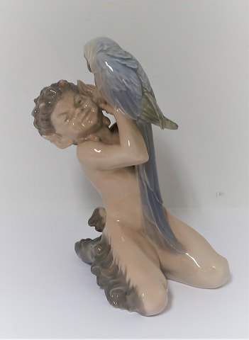 Royal Copenhagen. Porcelænsfigur. Faun med papegøje. Model 752. Højde 18 cm. (2 
sortering)