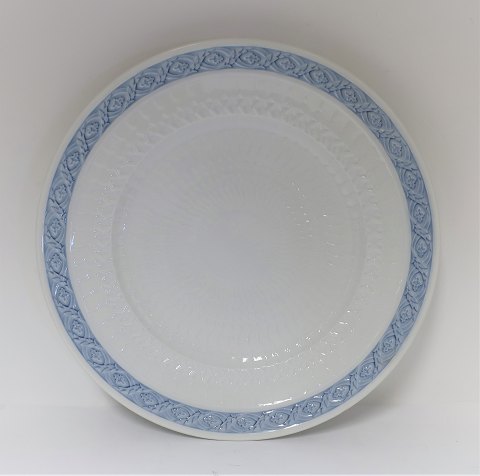 Royal Copenhagen. Fan blue. Large flat plate / cover plate. Diameter 31 cm. 
Model 631. (3 quality). There are 8 pieces in stock. The price is per piece.