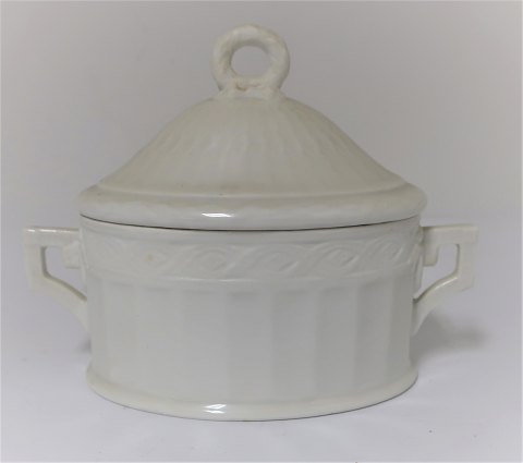 Royal Copenhagen. Fan white. Small sugar bowl. Length 11 cm. Height 9.5 cm. (1 
quality)