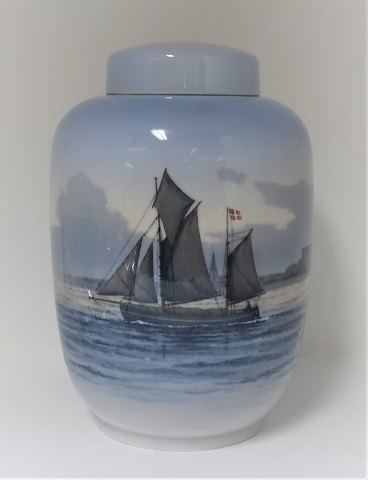 Royal Copenhagen. Vase with lid. Model 2562-888. Height 22 cm. (1 quality)