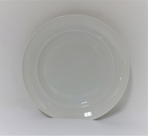 Bing & Grondahl. White Koppel. Cake plate. Model 28. Diameter 17 cm. (1 
quality). There are 8 pieces in stock. The price is per piece