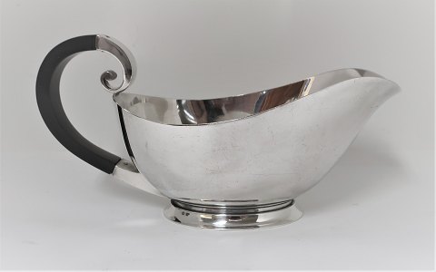 Kohr. Silberne Saucenkanne (830). Länge 21 cm. Produziert 1941