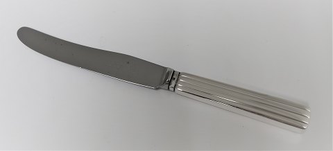 Georg Jensen. Sølvbestik (925). Bernadotte. Frugtkniv. Længde 17 cm. Der er seks 
styk på lager. Prisen er per styk