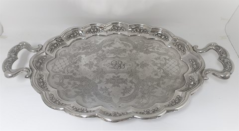 Østrig. J. Reiner. Stor sølv serveringsbakke med håndtag (812). Produceret 1861. 
Længde 62. Bredde 37 cm.