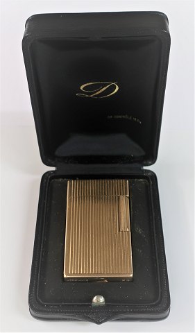 Dupont ligther. Massiv 18K guld (750). Højde 6 cm. Bredde 3,5 cm. I original box.