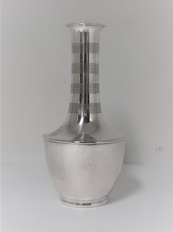 Sølvvase (830). Stemplet H.J. Højde 13,5 cm.