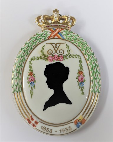 Royal Copenhagen. Silhouette platte. Prinsesse Thyra  af Danmark. Hertuginde af Cumberland & Brunswick. 1853-1933. Højde 12,6 cm. (1 sortering)