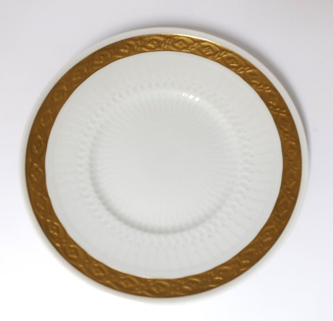 Royal Copenhagen. Fan with gold. Cake plate. Model 11522. Diameter 15.5 cm. (1 
quality)
