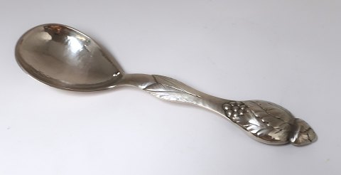 Evald Nielsen silver cutlery no. 6. Silver (830). Serving spoon. Length 23,8 cm. 
Produced 1916.