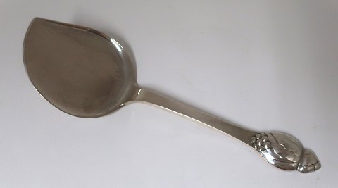 Evald Nielsen sølvbestik no. 6. Sølv (830). Kagespade. Længde 23,5 cm. 
Produceret 1928.