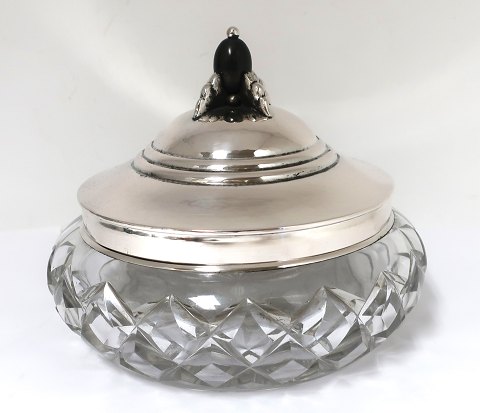 Danish work. Crystal bowl with hammered silver lid (830). Diameter 16.5 cm. 
Height 14 cm. Produced 1919.