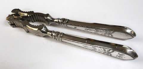 Empire. Silver cutlery (830). Nutcracker. Length 16.5 cm. Produced 1922. With 
engraving.