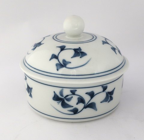 Royal Copenhagen. Noblesse bowl with lid. Diameter 13 cm. Model 112/15132. ( 1 
quality )