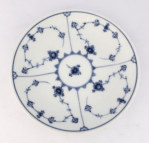 Royal Copenhagen. Blue fluted, plain. Round dish. Model 11. Diameter 22 cm. (2 
quality).