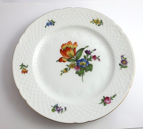 Bing & Gröndahl. Saxon flower. Dinner plate. Model 25. Diameter 24.5 cm. (1 
quality)