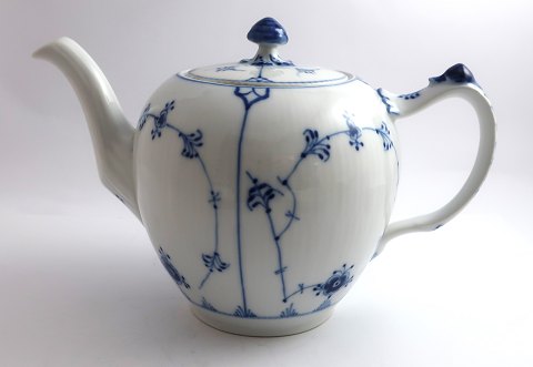 Royal Copenhagen. Blue fluted, plain. Teapot. Model 143. 100 cl. (1 quality)