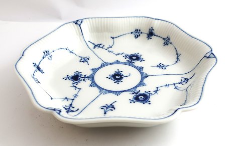 Royal Copenhagen. Blue fluted, plain. Cake dish. Model 2195. Diameter 23 cm. (1 
quality)