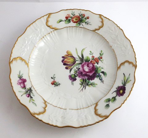 Royal Copenhagen. Saksisk blomst middagstallerken. Luksus udgave. Diameter 23 
cm. Model 1355. (1 sortering)