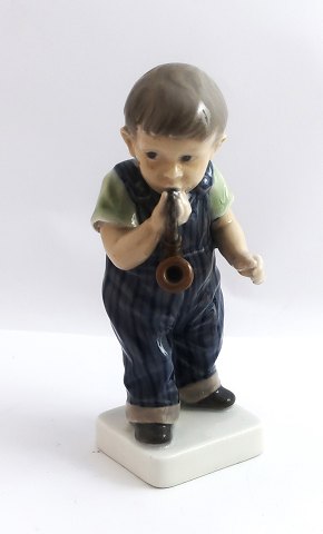 Dahl Jensen. Porzellanfigur. Junge mit Pfeife. Modell 1027. Höhe 17 cm. (1 Wahl)