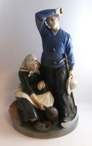 Royal Copenhagen. Porcelain figure. Harvest people. Model 1352. Height 43 cm. (1 
quality).