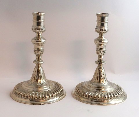 Christen Jensen, Copenhagen (1693-1727). A pair of Baroque candlesticks from 
1713. Very well maintained. Height 18 cm.