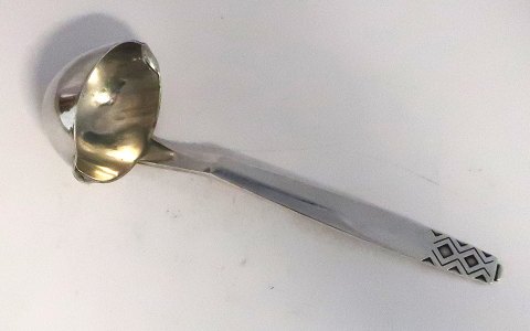 Georg Jensen. Sølvbestik (925). Rune. Sovseske / sauceske. Længde 18,5 cm. 
Produceret 1933 - 1945