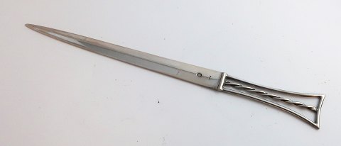 Hans Jensen (HJ). Sølv brevkniv (830). Længde 21 cm. Produceret 1953