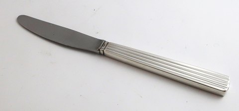 Georg Jensen. Bernadotte bestik. Sterling (925). Middagskniv. Længde 21,6  cm.